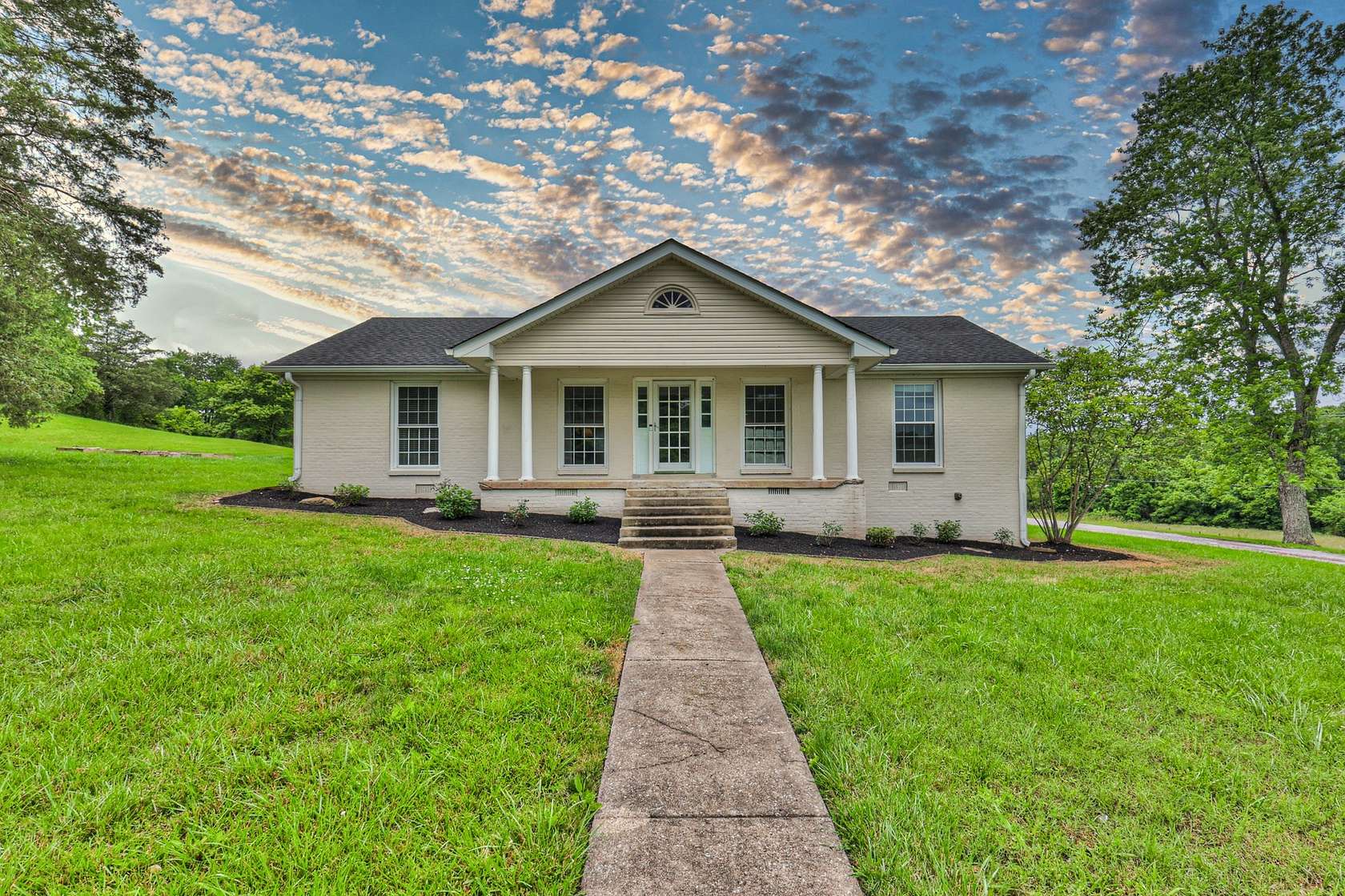 7 Acres of Land with Home for Lease in Thompson's Station, Tennessee