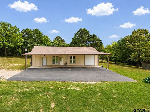 40.6 Acres of Land with Home for Sale in Tyler, Texas