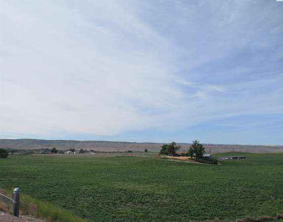 147 Acres of Agricultural & Residential Land for Sale in Touchet, Washington
