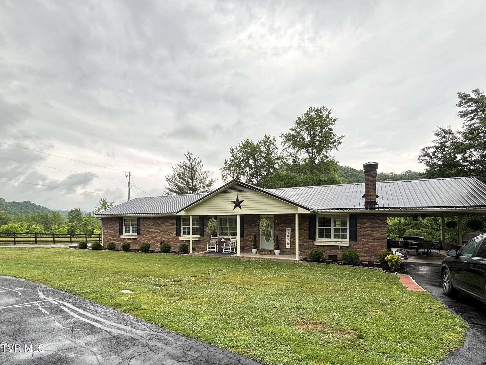2.5 Acres of Land with Home for Sale in Fort Blackmore, Virginia