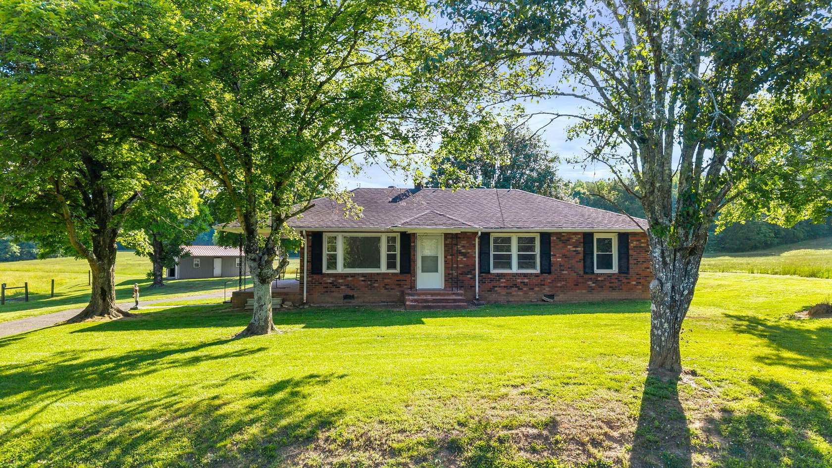 97.8 Acres of Land with Home for Sale in Etowah, Tennessee
