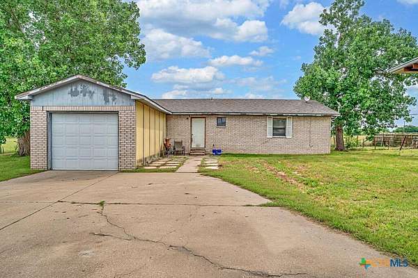 11.4 Acres of Improved Mixed-Use Land for Sale in Rogers, Texas