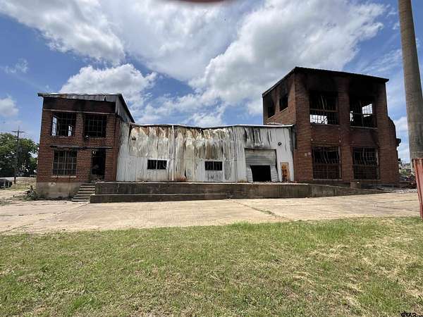 1.29 Acres of Commercial Land for Sale in Mount Pleasant, Texas
