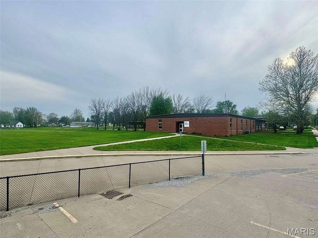 6 Acres of Improved Residential Land for Auction in Shelbina, Missouri