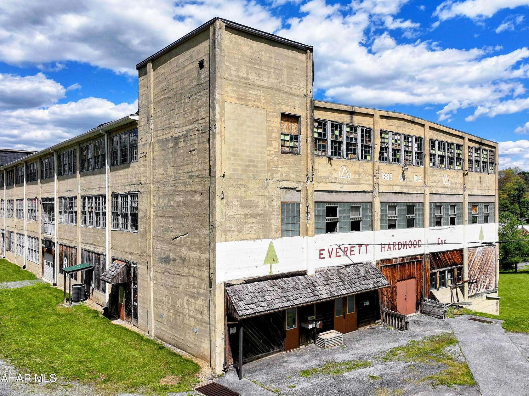 2.9 Acres of Improved Commercial Land for Sale in Everett, Pennsylvania