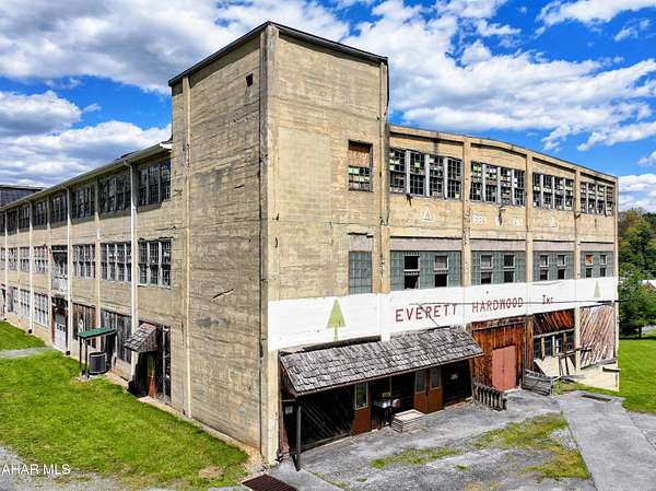 2.9 Acres of Improved Commercial Land for Sale in Everett, Pennsylvania