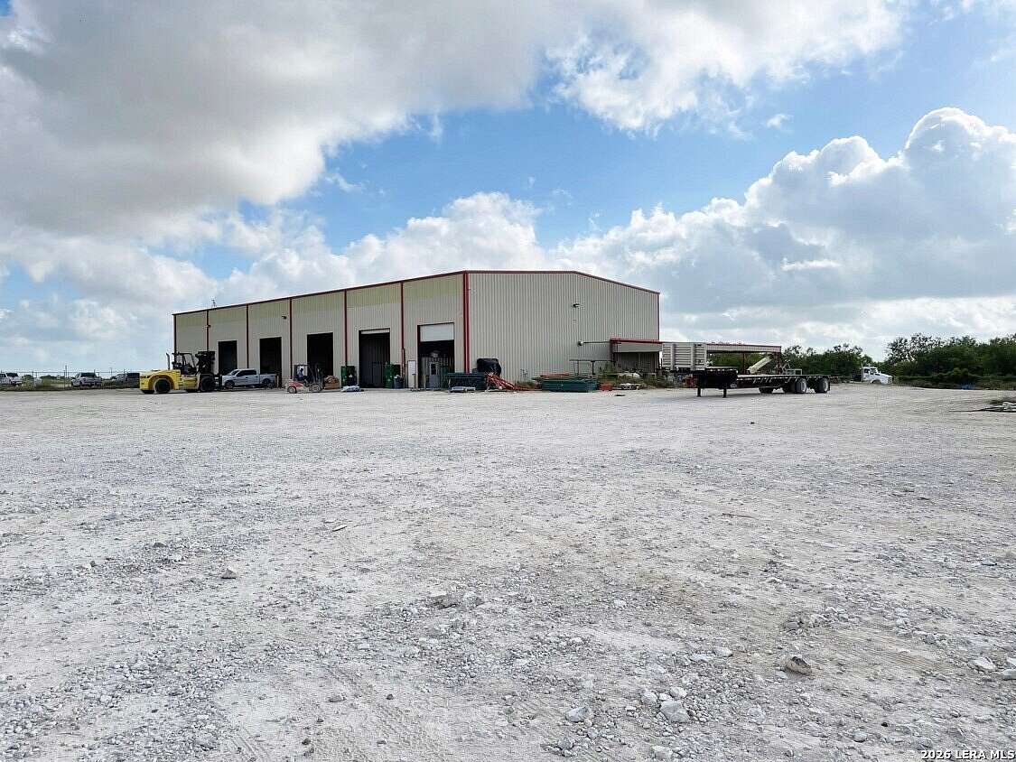 9.6 Acres of Improved Commercial Land for Lease in Pleasanton, Texas