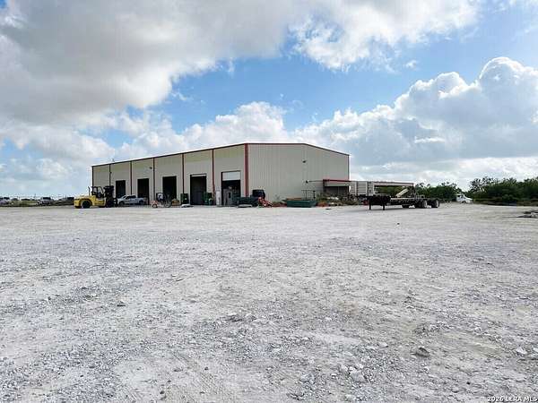 9.6 Acres of Improved Commercial Land for Lease in Pleasanton, Texas