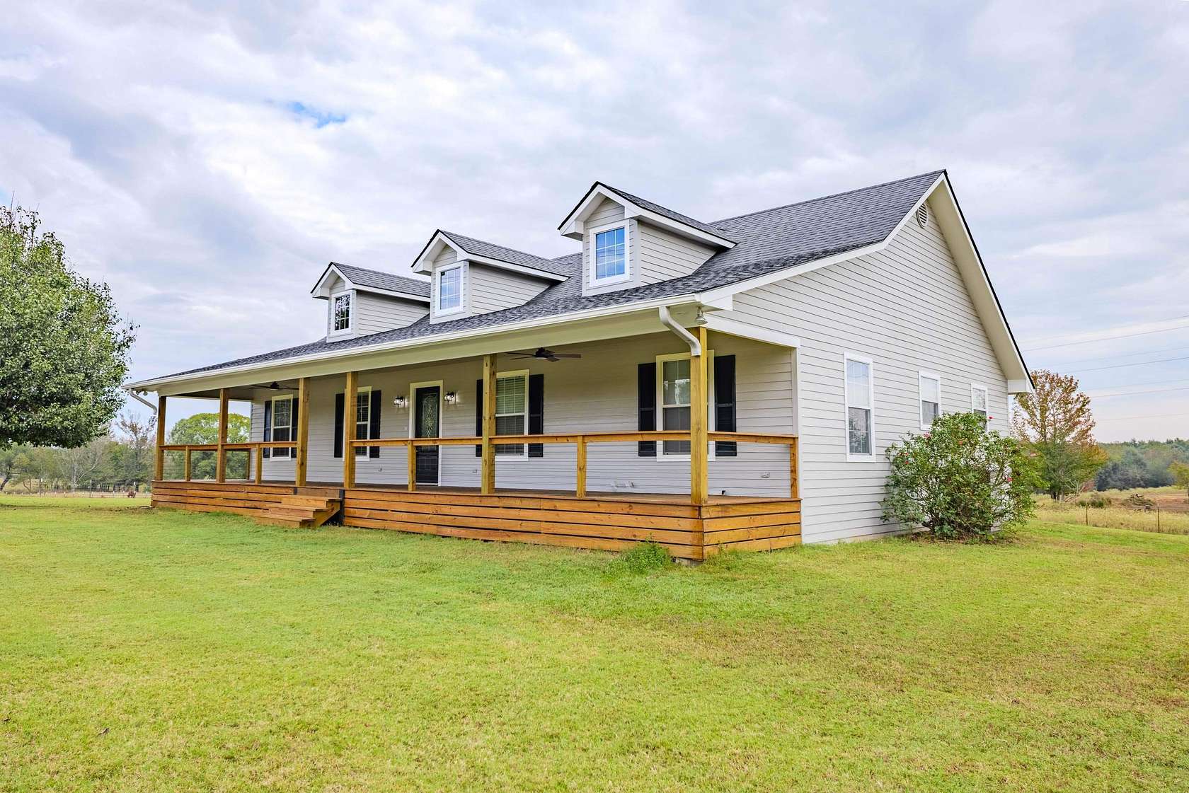 1.5 Acres of Land with Home for Sale in Winnsboro, Texas