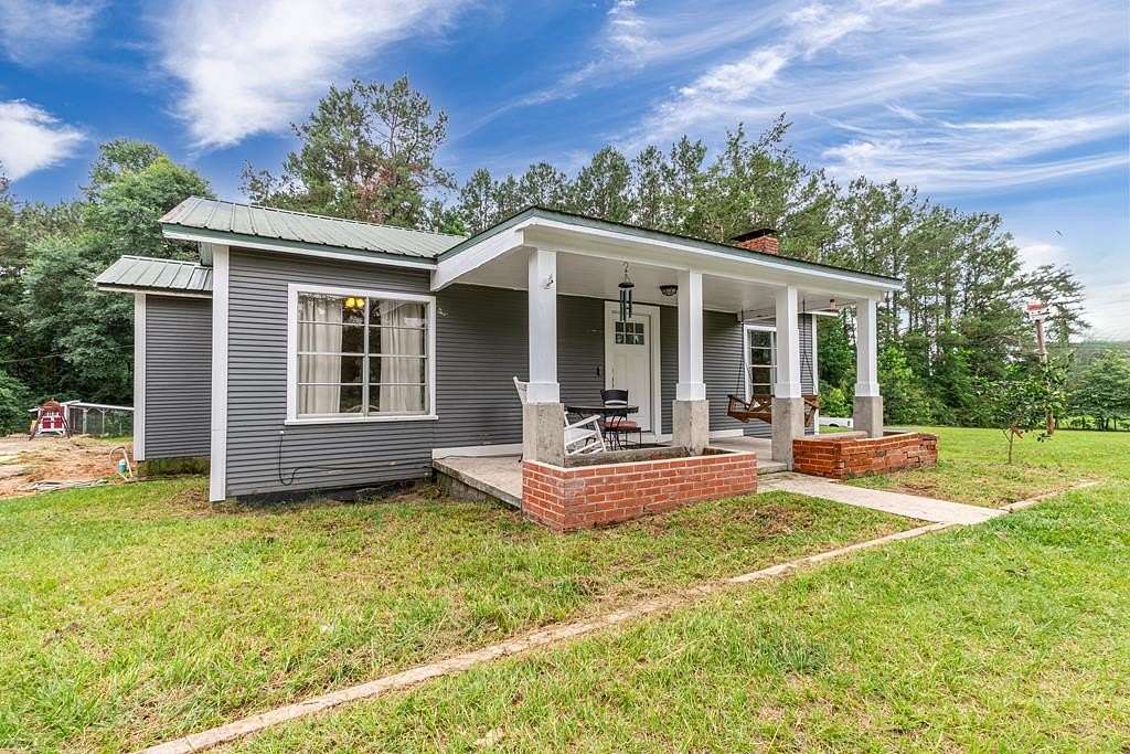 1.52 Acres of Land with Home for Sale in Jasper, Texas