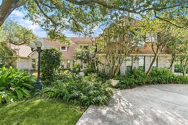 1.5 Acres of Land with Home for Sale in Destrehan, Louisiana