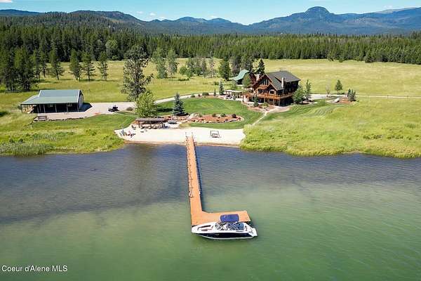 15.6 Acres of Land with Home for Sale in Sagle, Idaho