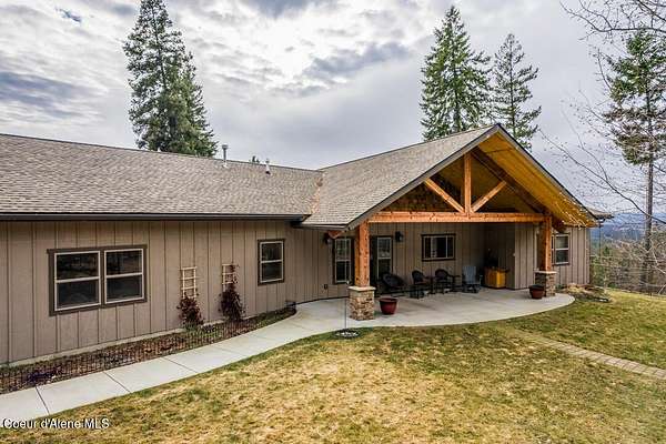 6 Acres of Land with Home for Sale in Bonners Ferry, Idaho