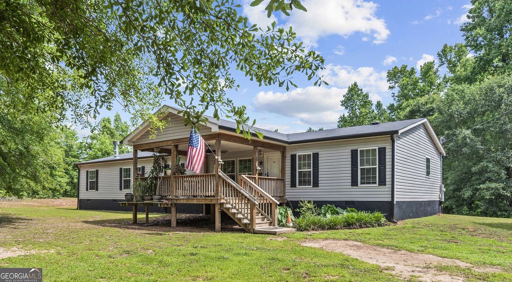 8.54 Acres of Land with Home for Sale in Comer, Georgia