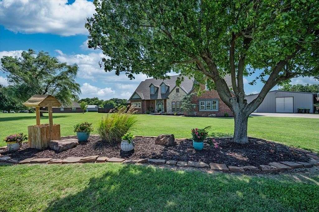 2.52 Acres of Land with Home for Sale in Piedmont, Oklahoma