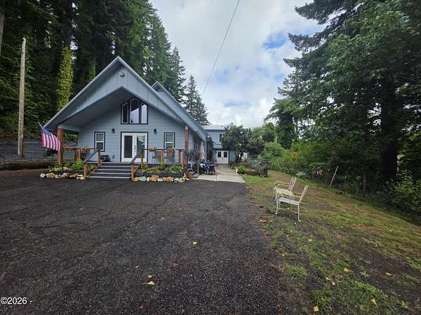 6.6 Acres of Land with Home for Sale in Toledo, Oregon