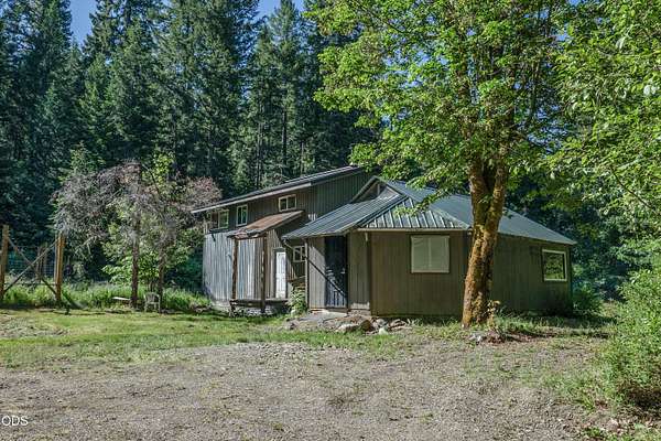 12.4 Acres of Recreational Land with Home for Sale in Grants Pass, Oregon