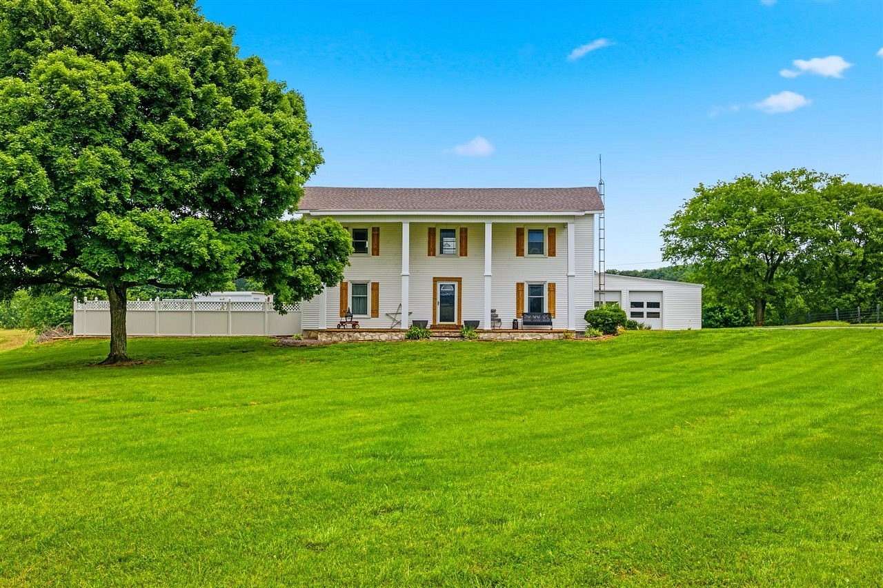 7.34 Acres of Land with Home for Sale in Bowling Green, Kentucky