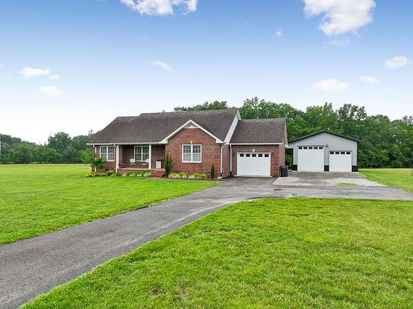 2.7 Acres of Land with Home for Sale in Bethpage, Tennessee