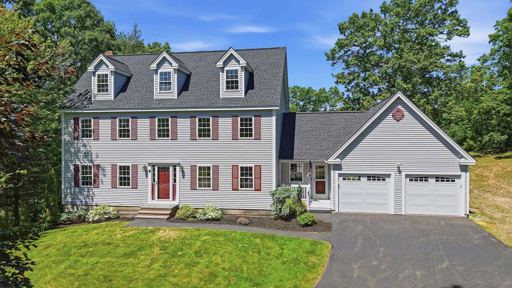 5.32 Acres of Land with Home for Sale in Auburn, New Hampshire
