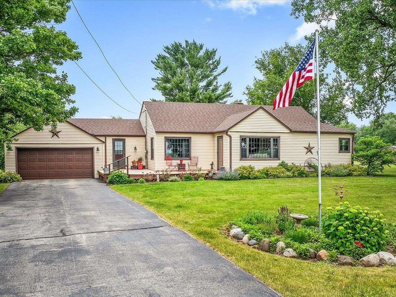 3.5 Acres of Land with Home for Sale in Rockford, Illinois