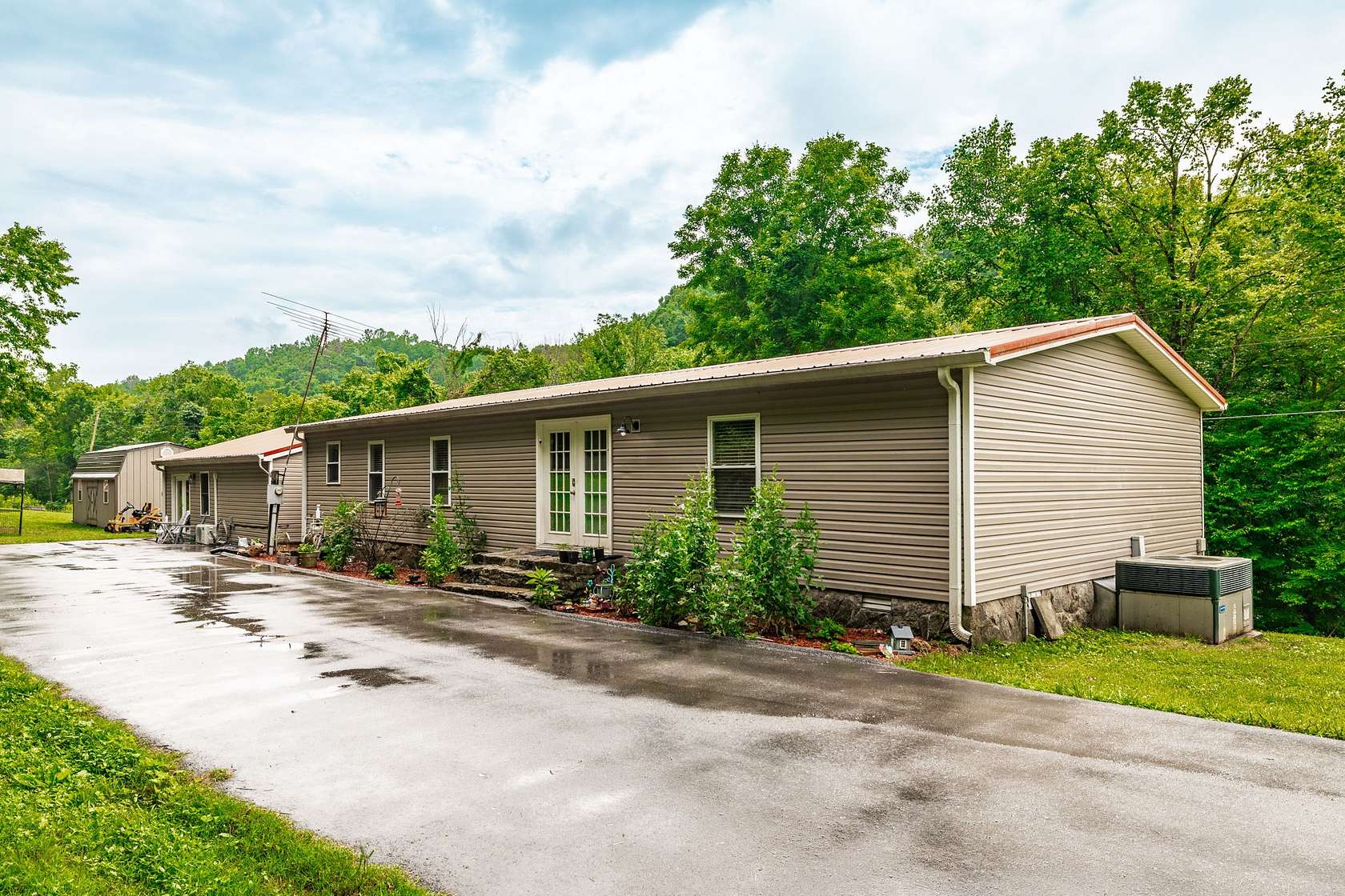 5.3 Acres of Land with Home for Sale in Hartsville, Tennessee