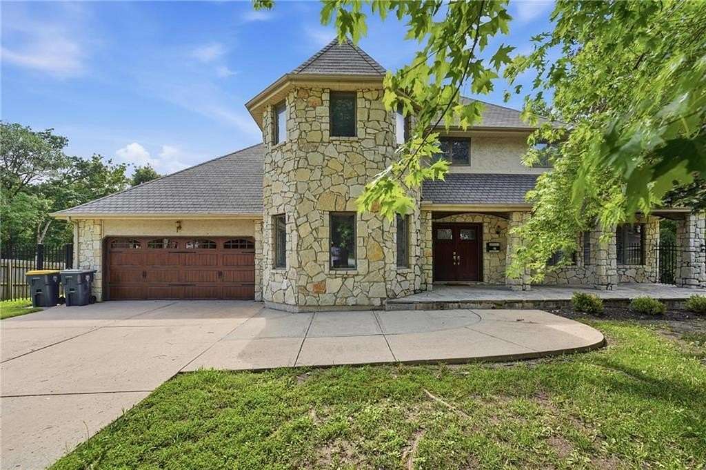 2 Acres of Land with Home for Sale in Kansas City, Missouri