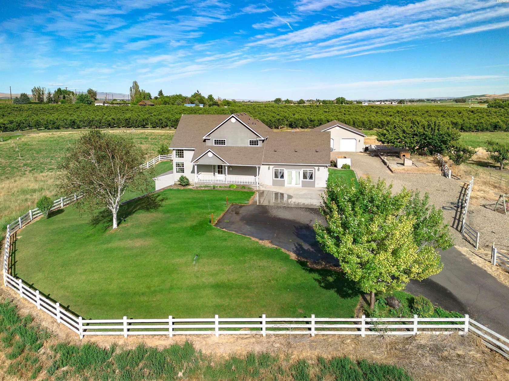 13.5 Acres of Land with Home for Sale in Zillah, Washington