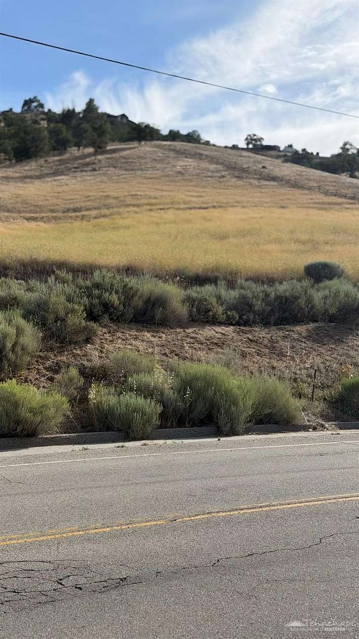 11.4 Acres of Land for Sale in Tehachapi, California