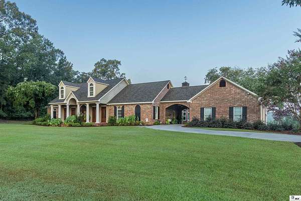 3.25 Acres of Land with Home for Sale in West Monroe, Louisiana