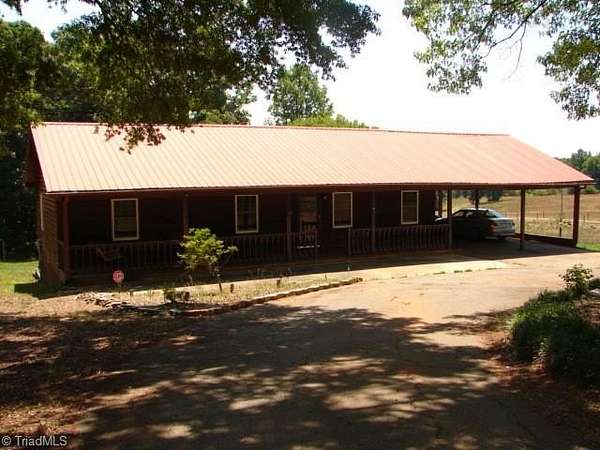 2 Acres of Land with Home for Lease in Seagrove, North Carolina