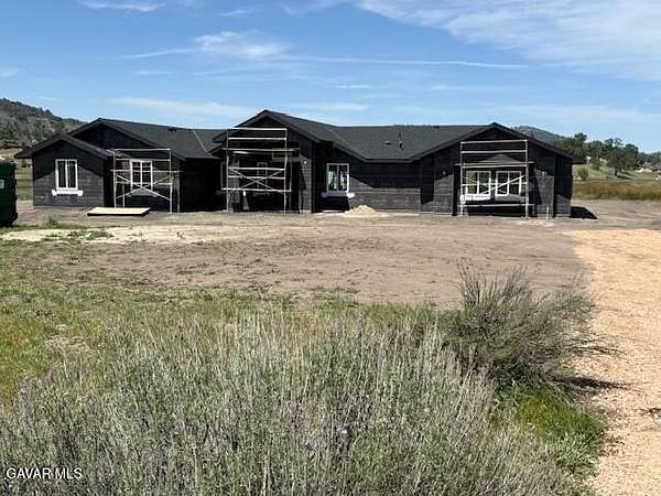 20 Acres of Land with Home for Sale in Tehachapi, California