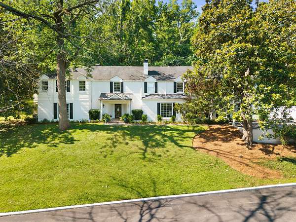 2.77 Acres of Land with Home for Sale in Nashville, Tennessee
