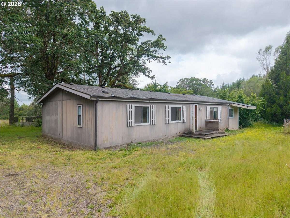 5 Acres of Land with Home for Sale in Lebanon, Oregon