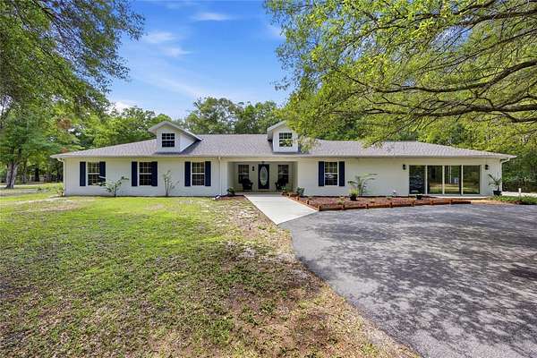 11.3 Acres of Recreational Land with Home for Lease in Williston, Florida