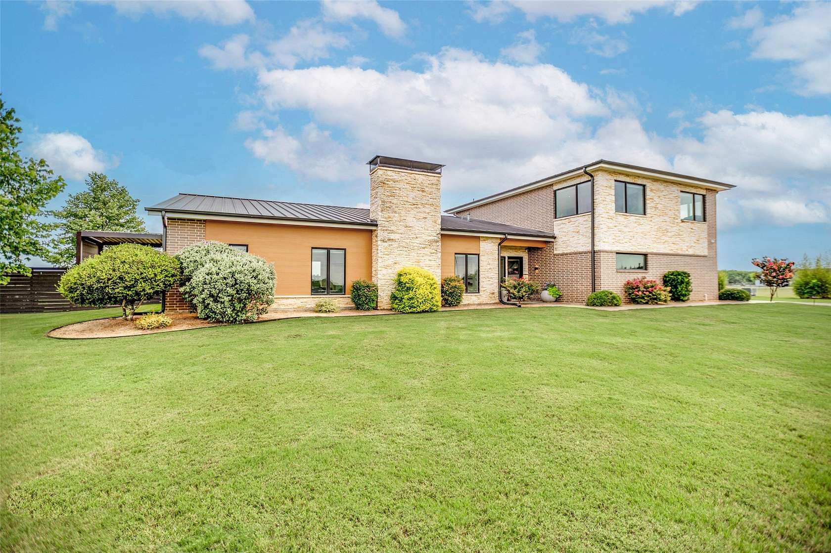 2.5 Acres of Land with Home for Sale in Palmer, Texas