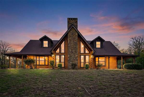100 Acres of Recreational Land with Home for Sale in Edgewood, Texas