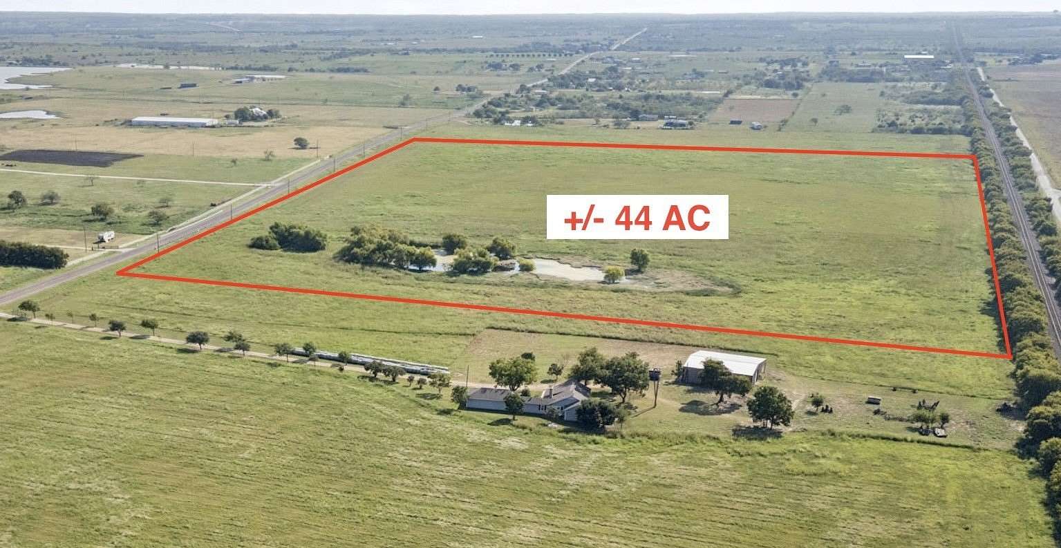 44 Acres of Agricultural & Residential Land for Sale in Ennis, Texas