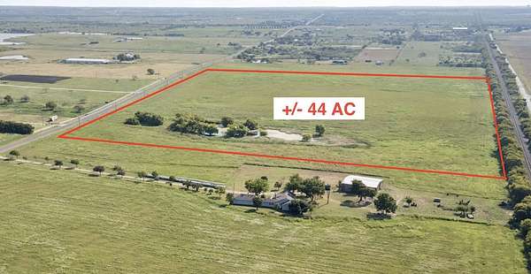 44 Acres of Agricultural & Residential Land for Sale in Ennis, Texas