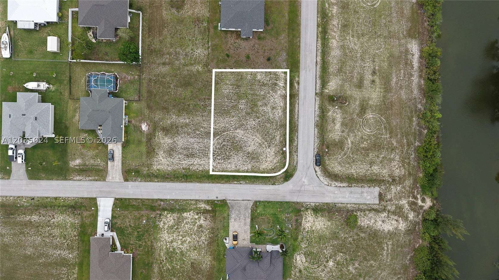 Residential Land for Sale in Cape Coral, Florida
