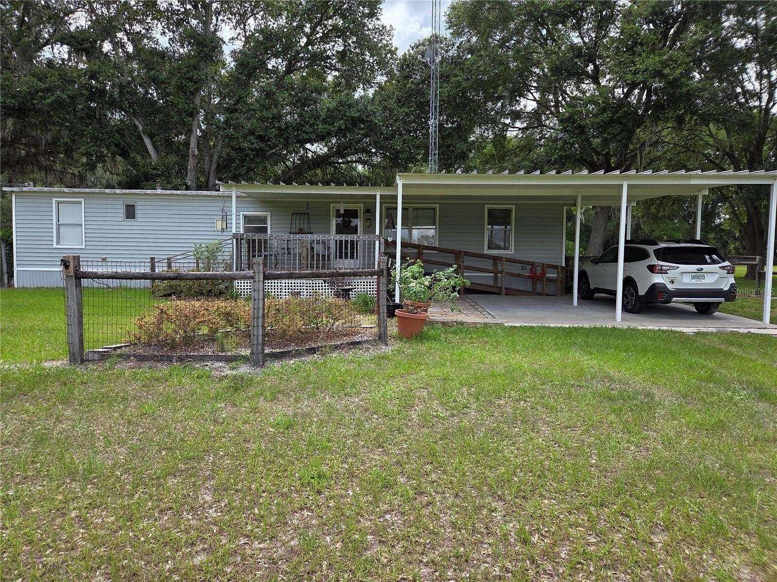 5 Acres of Land with Home for Sale in Morriston, Florida