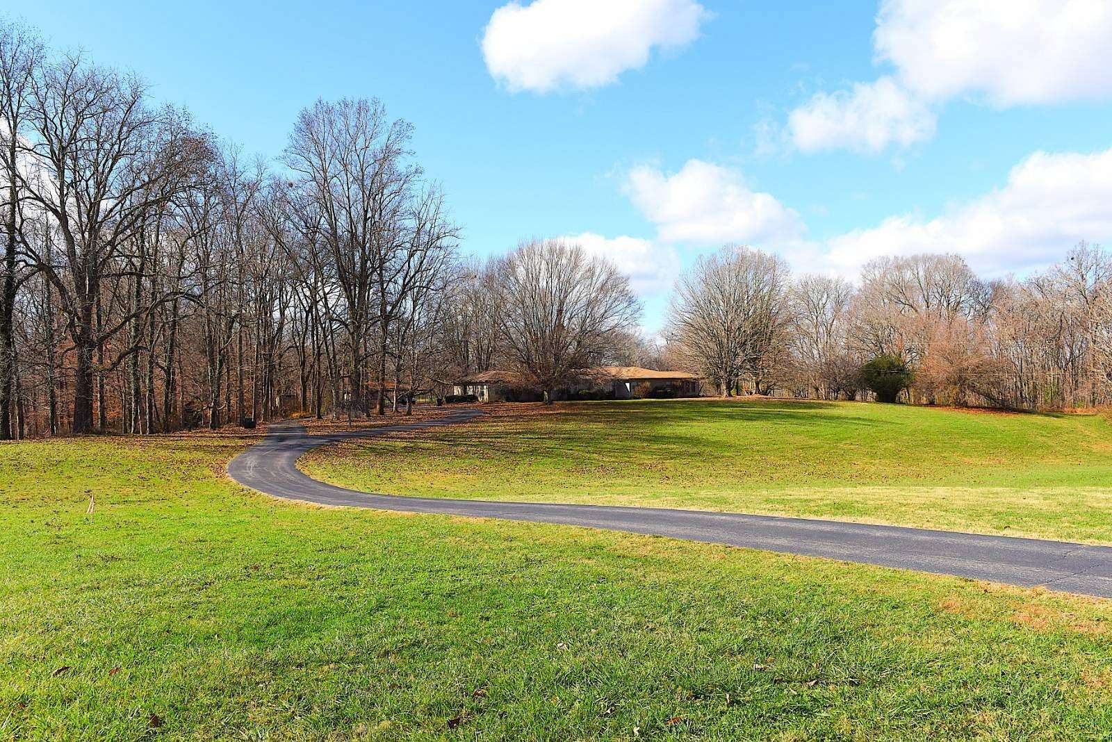 23 Acres of Recreational Land with Home for Sale in Edmonton, Kentucky