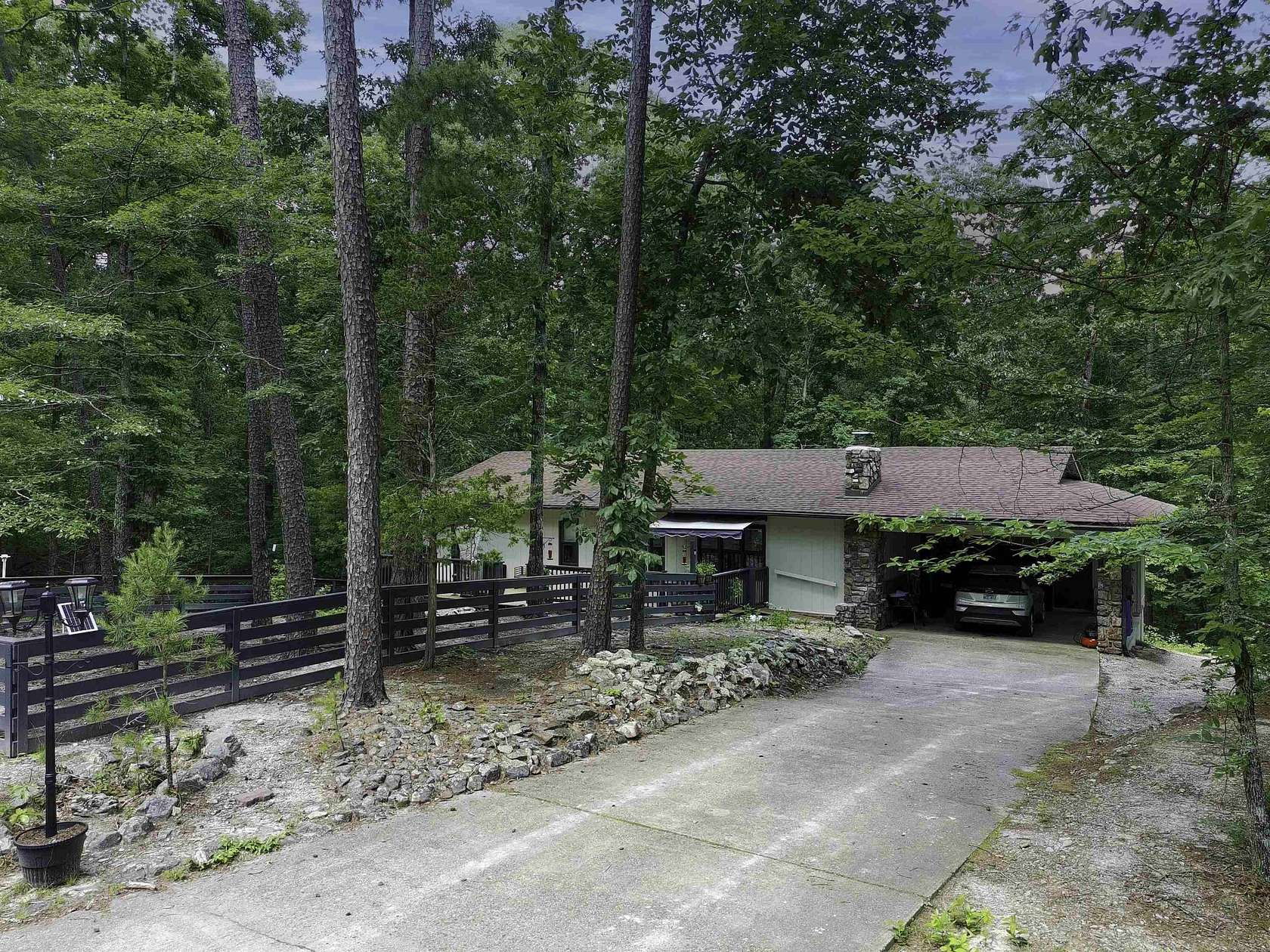 5 Acres of Land with Home for Sale in Hot Springs, Arkansas