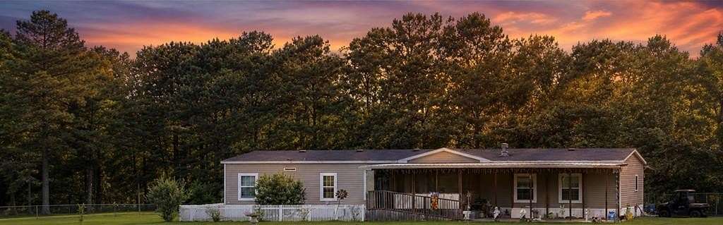 13.6 Acres of Land with Home for Sale in Slocomb, Alabama