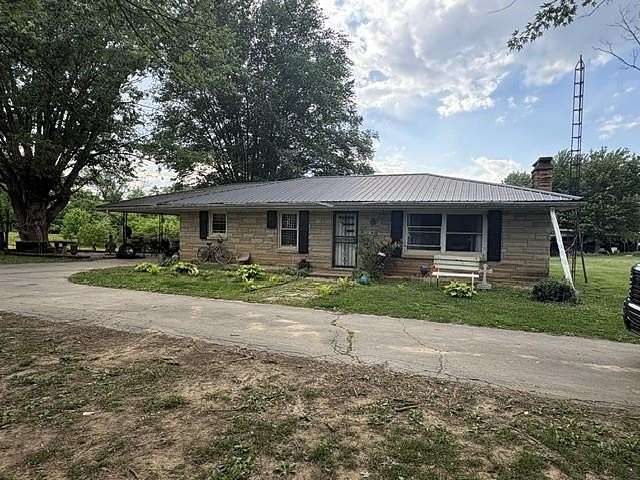 15.6 Acres of Land with Home for Sale in Smiths Grove, Kentucky