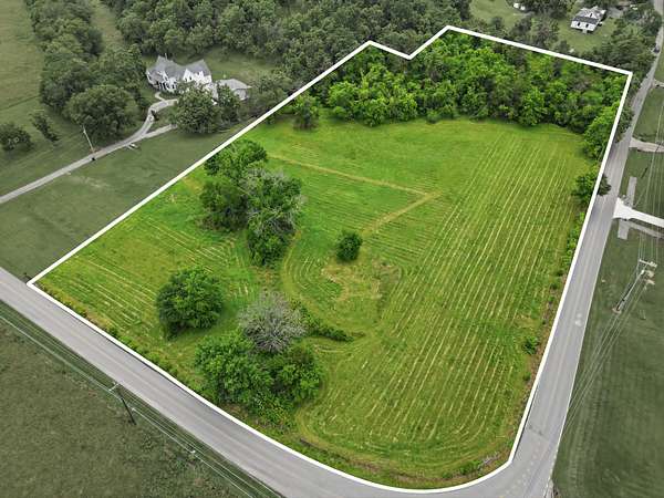 5 Acres of Residential Land for Sale in Hendersonville, Tennessee