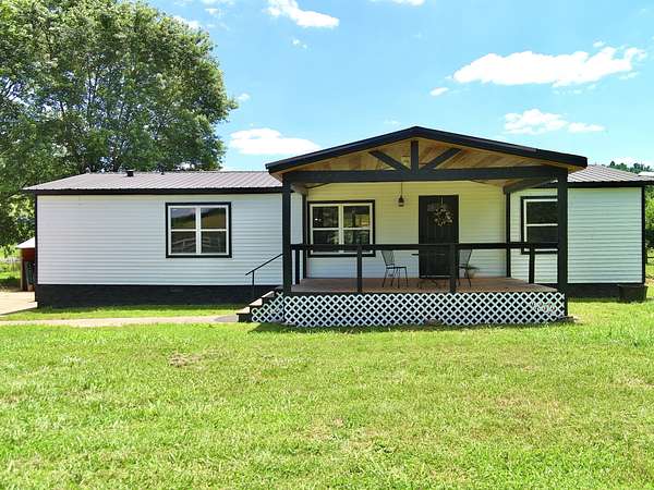16 Acres of Land with Home for Sale in Shelbyville, Tennessee