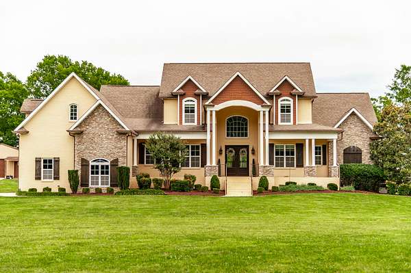 5.48 Acres of Land with Home for Sale in Gallatin, Tennessee