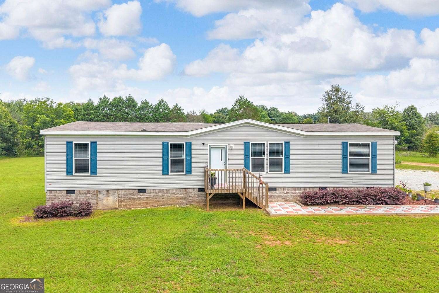 3.12 Acres of Land with Home for Sale in Hartwell, Georgia