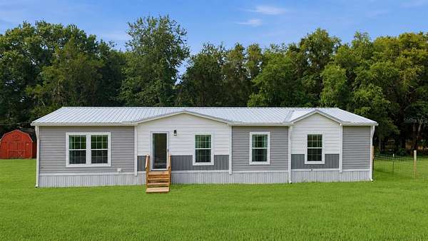 3 Acres of Land with Home for Sale in Weirsdale, Florida